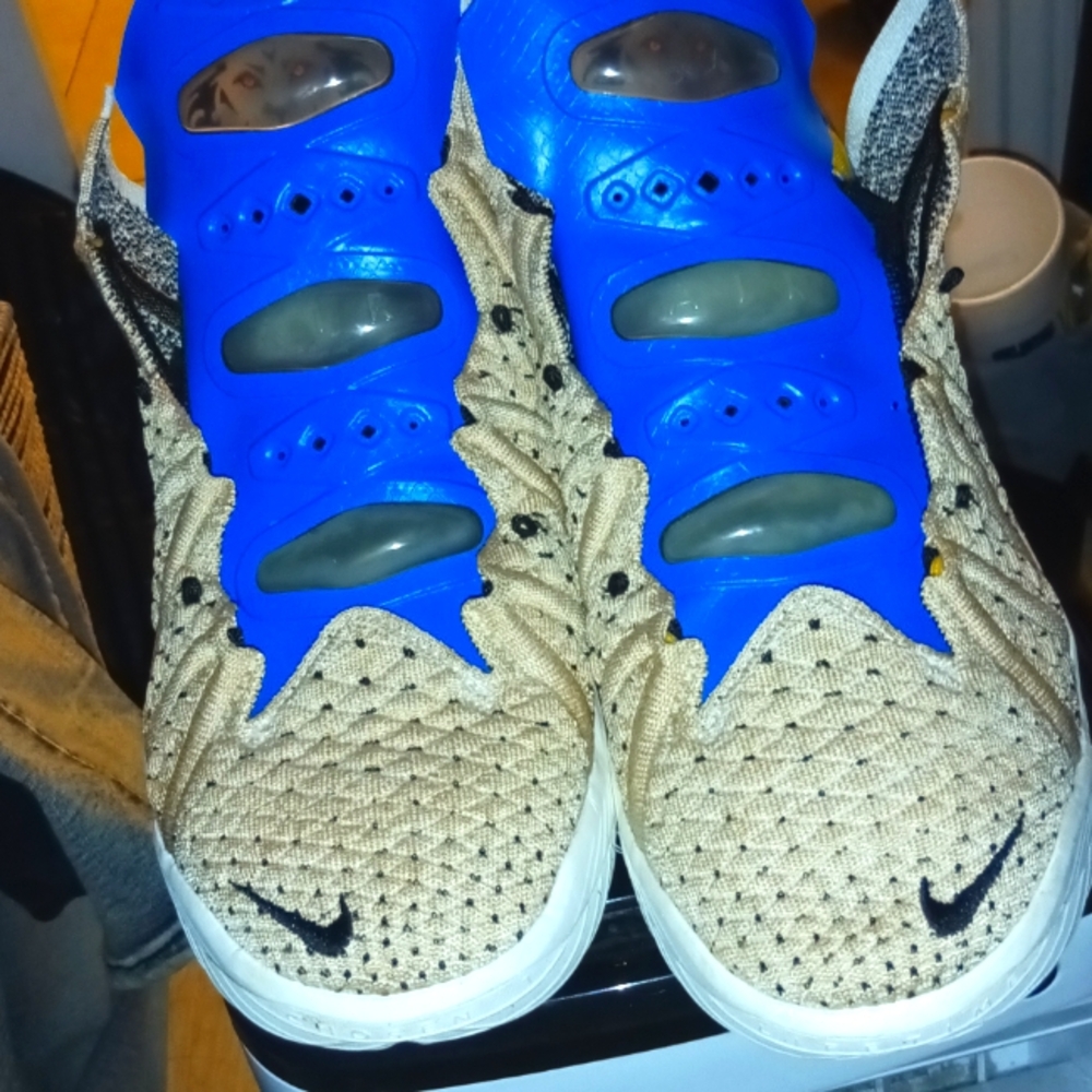 Nike LeBron James size 9.5 color pinkish and blue
